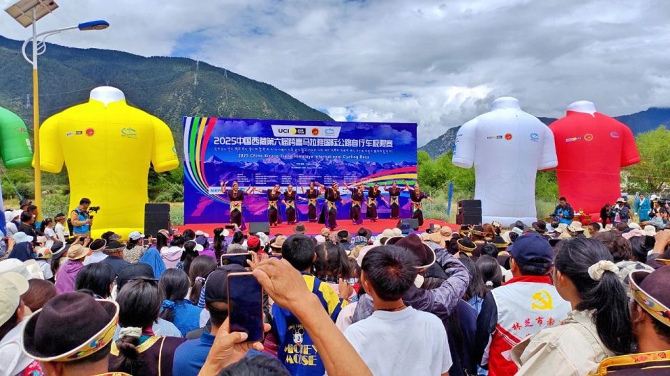 src, src, 文艺展演精
